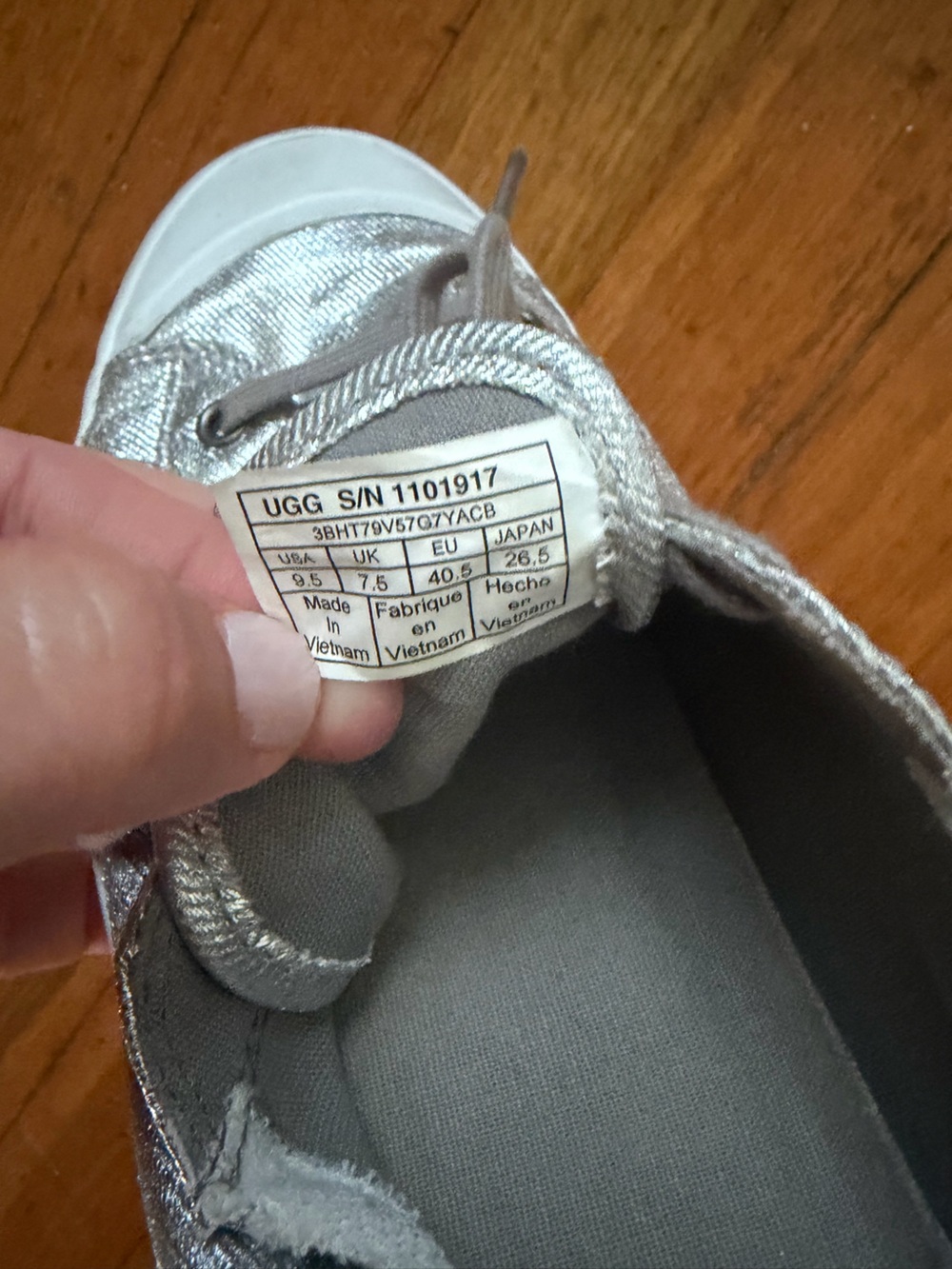 UGG womens Silver Metallic Lace-Up Sneakers 9.5 cute- good shape. Summer jackpot - Picture 9 of 14